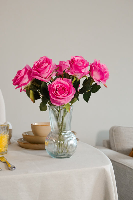 Boeket roze rozen zijden bloemen sfeerimpressie