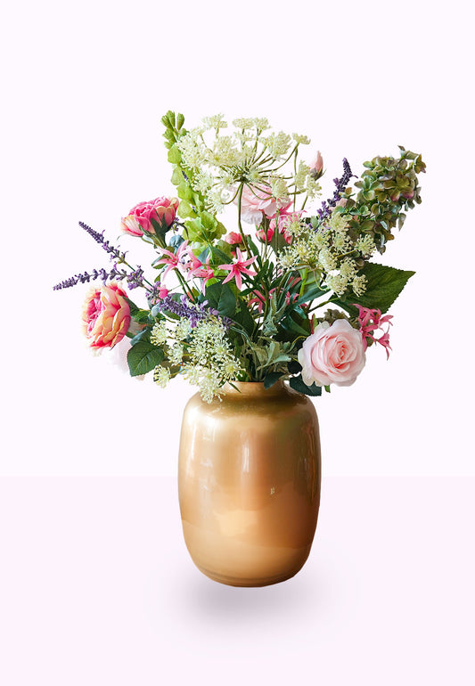 Zijden boeket Daphne in gouden vaas Claire M